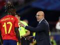 Luis de la Fuente da instrucciones a Nico Williams