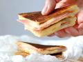 Un bikini clásico, de jamón y queso