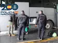 Agentes de la Policía Nacional en la estación de autobuses de Granada