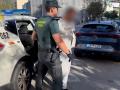 Imagen del instante de la detención llevada a cabo por la Guardia Civil