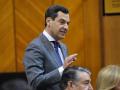 El presidente de la Junta de Andalucía, Juanma Moreno, en el pleno del Parlamento andaluz