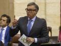 El portavoz de Vox en Andalucía, Manuel Gavira, durante su debate con Juanma Moreno en el Parlamento andaluz