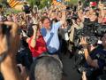 Marta Rovira y Oriol Junqueras saludan a los congregados en Cantallops