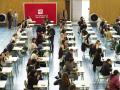 Estudiantes durante el primer día de las pruebas de la EBAU en La Rioja