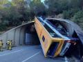 Autobús accidentado en la carretera C-32 entre Pineda de Mar y Tordera