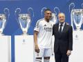 El presidente del Real Madrid, Florentino Pérez y Kylian Mbappé