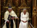 Carlos III de Gran Bretaña junto a la consorte Camila en la Cámara de los Lores
