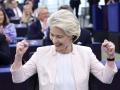 Ursula von der Leyen celebra el resultado de la votación en el Parlamento