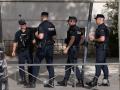 Efectivos de la policía durante la llegada a los juzgados de Plaza Castilla de Begoña Gómez