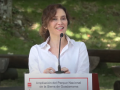Ayuso ha anunciado dos medidas durante la visita a la Pradera de la Virgen de la Peña
