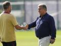 Joan Laporta saluda a Hansi Flick en Sant Joan Despí
