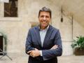 El presidente de la Generalitat Valenciana, Carlos Mazón, posa para El Debate