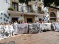Los trabajadores se han manifestado frente al Consistorio, organismo del que han conseguido un total respaldo