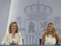 La vicepresidenta del Gobierno y ministra de Trabajo, Yolanda Díaz, y la ministra Portavoz, Pilar Alegría, en la rueda de prensa posterior al Consejo de Ministros