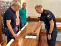 El alcalde de Guadamar del Segura, José Luis Sáez, durante la promesa del cargo de un policía