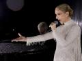 La cantante canadiense Celine Dion, en la Torre Eiffel durante la ceremonia de apertura de los Juegos Olímpicos