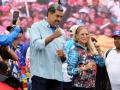 Nicolás Maduro y su mujer Cilia Flores en el cierre de campaña en Caracas