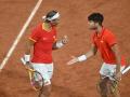 Carlos Alcaraz y Rafa Nadal se animan durante el partido