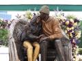 Estatua dedicada a Kobe Bryant y su hija Gianna