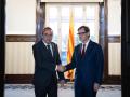 El presidente del Parlament, Josep Rull (i) y el líder del PSC, Salvador Illa (d), se saludan a su llegada a la primera reunión de la ronda de consultas, en el Parlament de Catalunya, a 6 de agosto de 2024, en Barcelona, Catalunya (España). Rull ha convocado para hoy, la ronda de consultas previa a formalizar la convocatoria de un pleno para la posible investidura del primer secretario del PSC, Salvador Illa, como presidente de la Generalitat. El sábado, 3 de agosto, Illa explicó que había comunicado al presidente del Parlament que tenía la mayoría necesaria para ser investido tras los acuerdos que su partido ha alcanzado con ERC y Comuns. En las elecciones catalanas, el PSC obtuvo 42 escaños mientras que los republicanos lograron 20 y 6 los comuns, que suman exactamente los 68 diputados que el líder socialista necesita para ser investido.
06 AGOSTO 2024;ILLA;GRUPOS PARLAMENTARIOS;INVESTIDURA;GENERALITAT
David Zorrakino / Europa Press
06/8/2024