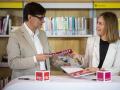 El primer secretario del PSC, Salvador Illa, y la presidenta de Comuns en el Parlament, Jéssica Albiach, durante la firma del acuerdo de investidura entre el PSC y los Comuns, en la Biblioteca Sant Ildefons, a 3 de agosto de 2024,en Cornellà de Llobregat, Barcelona, Catalunya (España). El PSC y los Comuns firman hoy su acuerdo para la investidura del líder socialista, Salvador Illa, como presidente de la Generalitat. Los Comus aprobaron el pasado 31 de julio su preacuerdo con los socialistas, mientras que ayer, 2 de julio, aprobó el suyo ERC.
03 AGOSTO 2024;INVESTIDURA;CATALUÑA;GOBIERNO;ILLA;COMUNS;ALBIACH;ACUERDO;ERC;PSC
Lorena Sopêna / Europa Press
03/8/2024
