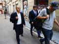 El prófugo Carles Puigdemont, acompañado por Jordi Turull (i), por las calles de Barcelona camino de la concentración independentista