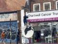 Momento en el que los encapuchados roban el Banksy en Londres