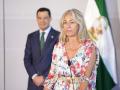 La nueva consejera de Salud y Consumo, Rocío Hernández Soto (d); durante la toma de posesión, en el Palacio de San Telmo, a 30 de julio de 2024 en Sevilla (Andalucía, España). Al segundo año de la legislatura del presidente de la Junta de Andalucía, Juanma Moreno, han tomado posesión los nuevos consejeros tras la remodelación del consejo de gobierno.
Joaquin Corchero / Europa Press
30/7/2024