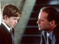 Haley Joel Osment y Bruce Willis, en una escena de El sexto sentido