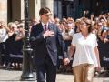 El nuevo president de la Generalitat de Cataluña, Salvador Illa y su mujer, Marta Estruch, a su llegada a la toma de posesión como president de la Generalitat, en la plaza de Sant Jaume, a 10 de agosto de 2024, en Barcelona, Catalunya (España). El primer secretario del PSC, Salvador Illa, fue investido el pasado 8 de agosto, presidente de la Generalitat con los votos de los 42 diputados de su grupo parlamentario (PSC-Units), los 20 de ERC y los 6 de los Comuns, que suman los 68 escaños que representan la mayoría absoluta. Ayer, 9 de agosto, se reunieron él y el presidente saliente, Pere Aragonès, para realizar el traspaso institucional de funciones.
10 AGOSTO 2024;INVESTIDURA;ILLA;TOMA DE POSESIÓN;CATALUÑA;BARCELONA;PSC;PSOE;MINISTROS
Alberto Paredes / Europa Press
10/8/2024