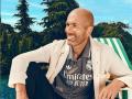 Zinedine Zidane posa con la tercera equipación del Real Madrid