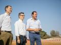 Félix Bolaños (centro) con Óscar Puente (derecha) en la visita a una línea del AVE en Almería