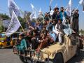 Un convoy celebra en Herat el tercer aniversario de su llegada de los talibanes al poder