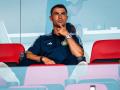 Cristiano Ronaldo viendo un amistoso de su equipo durante el verano