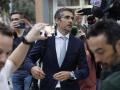 Jaime Campaner, abogado del futbolista del Valencia CF Rafa Mir, rodeado de periodistas este miércoles en Valencia