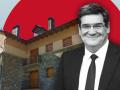 José Luis Escrivá junto a una de las tres propiedades inmobiliarias