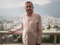 El candidato presidencial Edmundo González Urrutia posa durante una entrevista con EFE, el 10 de mayo del 2024, en Caracas (Venezuela)