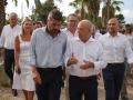 Mazón habla con un agricultor alicantino tras anunciar las obras en el trasvase Júcar-Vinalopó