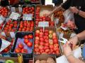 Cajas de tomates en un mercado de la Comunidad de Madrid.