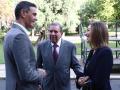 El presidente Pedro Sánchez junto al opositor venezolano Edmundo González y su hija Carolina González