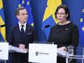 Ulf Kristersson, el primer ministro sueco, junto a Maria Malmer Stenergard, ministra de Migración de Suecia