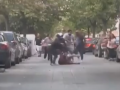 Instante de la pelea entre dos clanes familiares rumanos que ha tenido lugar en Canals, Valencia