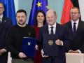 Zelenski junto a Scholz después de firmar un acuerdo bilateral sobre compromisos de seguridad el pasado febrero