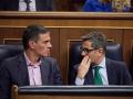 El presidente del Gobierno, Pedro Sánchez y el ministro de la Presidencia, Relaciones con las Cortes y Justicia, Félix Bolaños