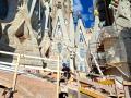 Operarios trabajando en la construcción de la Sagrada Familia, en Barcelona
