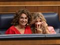 La vicepresidenta primera y ministra de Hacienda, María Jesús Montero (i) y la vicepresidenta segunda y ministra de Trabajo, Yolanda Díaz