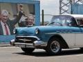 n carro clásico pasa frente a una fotografía del presidente de la República de Cuba Miguel Díaz-Canel junto a Raúl Castro hoy, en La Habana (Cuba)