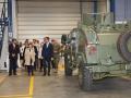 Un momento de la visita de la ministra de Defensa, margarita Robles, a la fábrica de Urovesa en Pontevedra