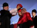 El momento de la investidura de Bonet como doctor honoris causa