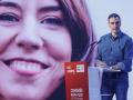 El presidente del Gobierno, Pedro Sánchez, con la ministra de Ciencia de fondo, Diana Morant